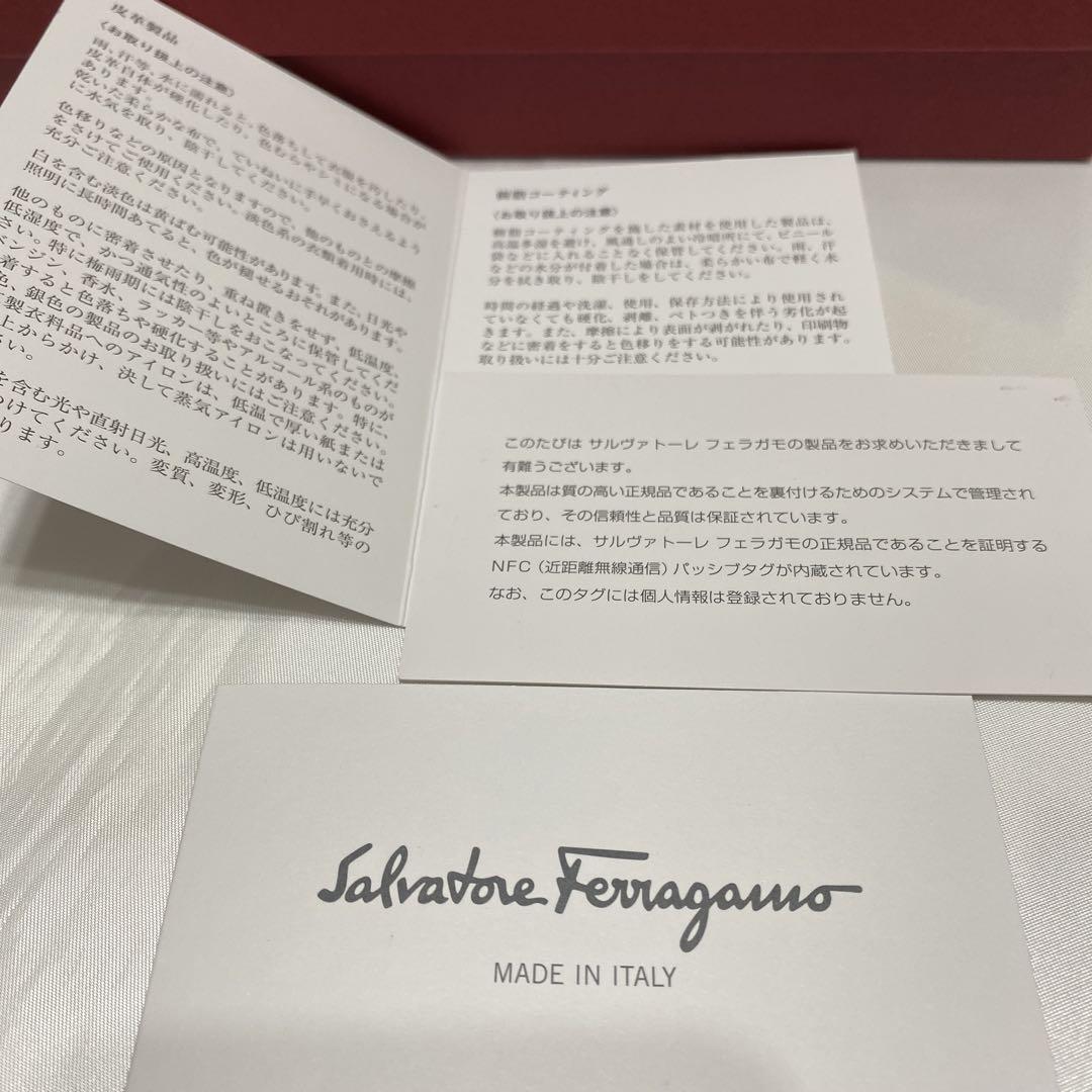 美品フェラガモ　FERRAGAMO ヴァラ　L字ファスナー長財布　リボンモチーフ