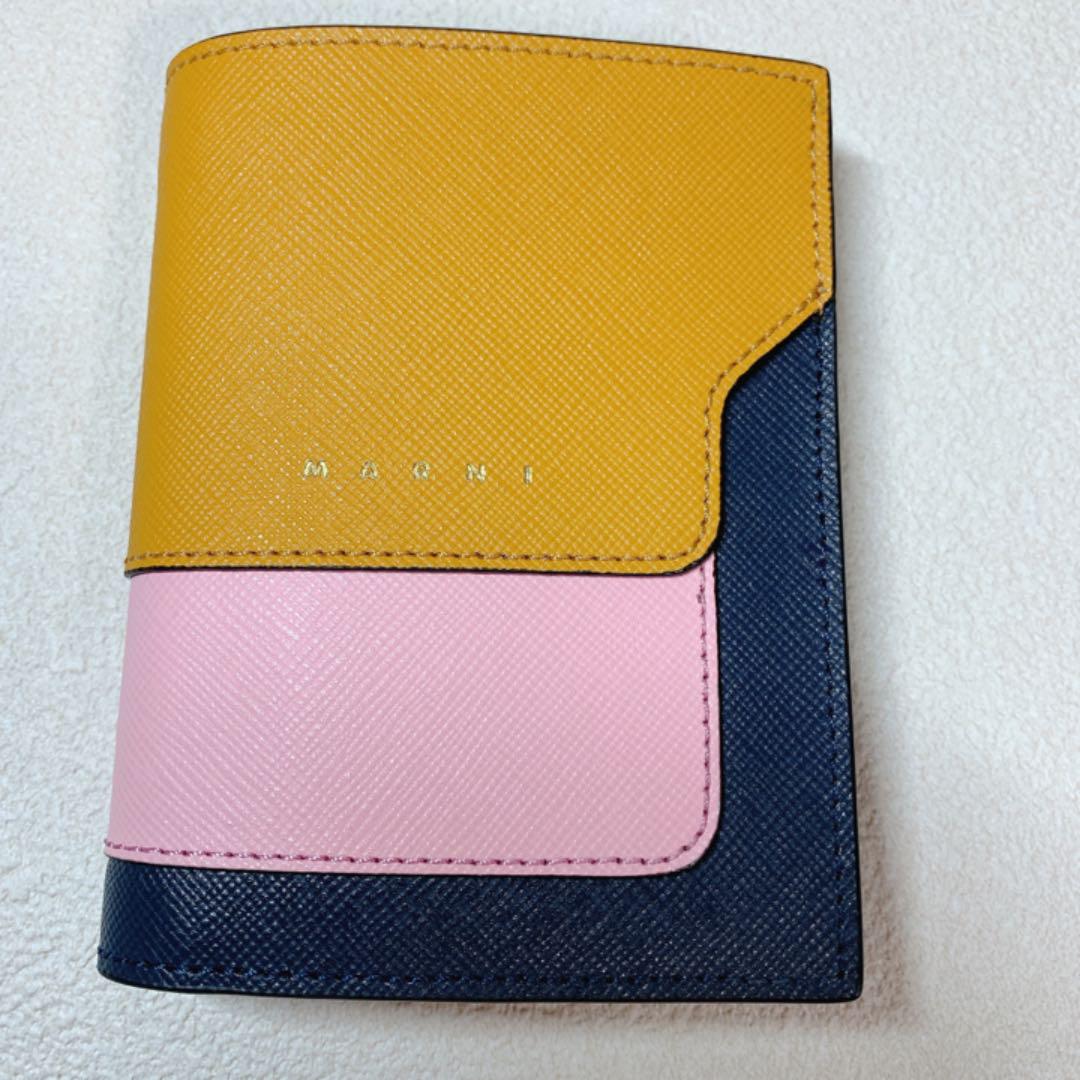 高品質低価 希少品♥新品未使用 サフィアーノ マルニ NIK4h-m49106391162 MARNI 3色カラー二つ折り財布 定番最新作