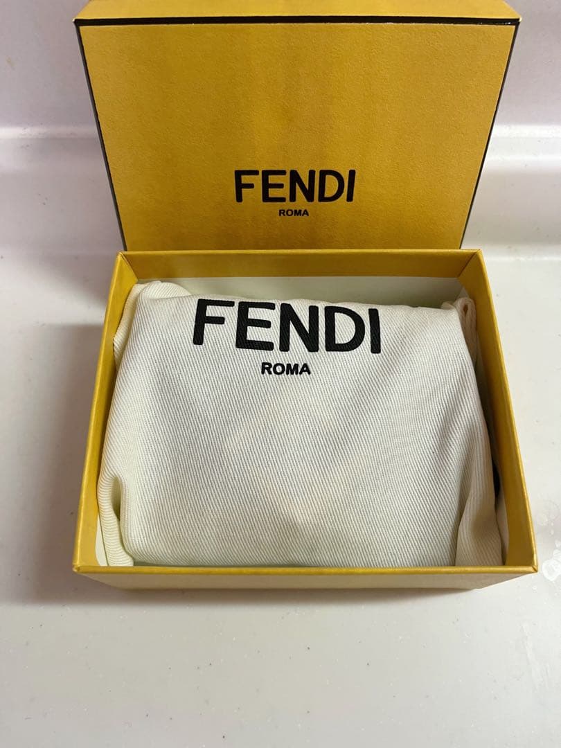 グレージュ ウォレットFendi