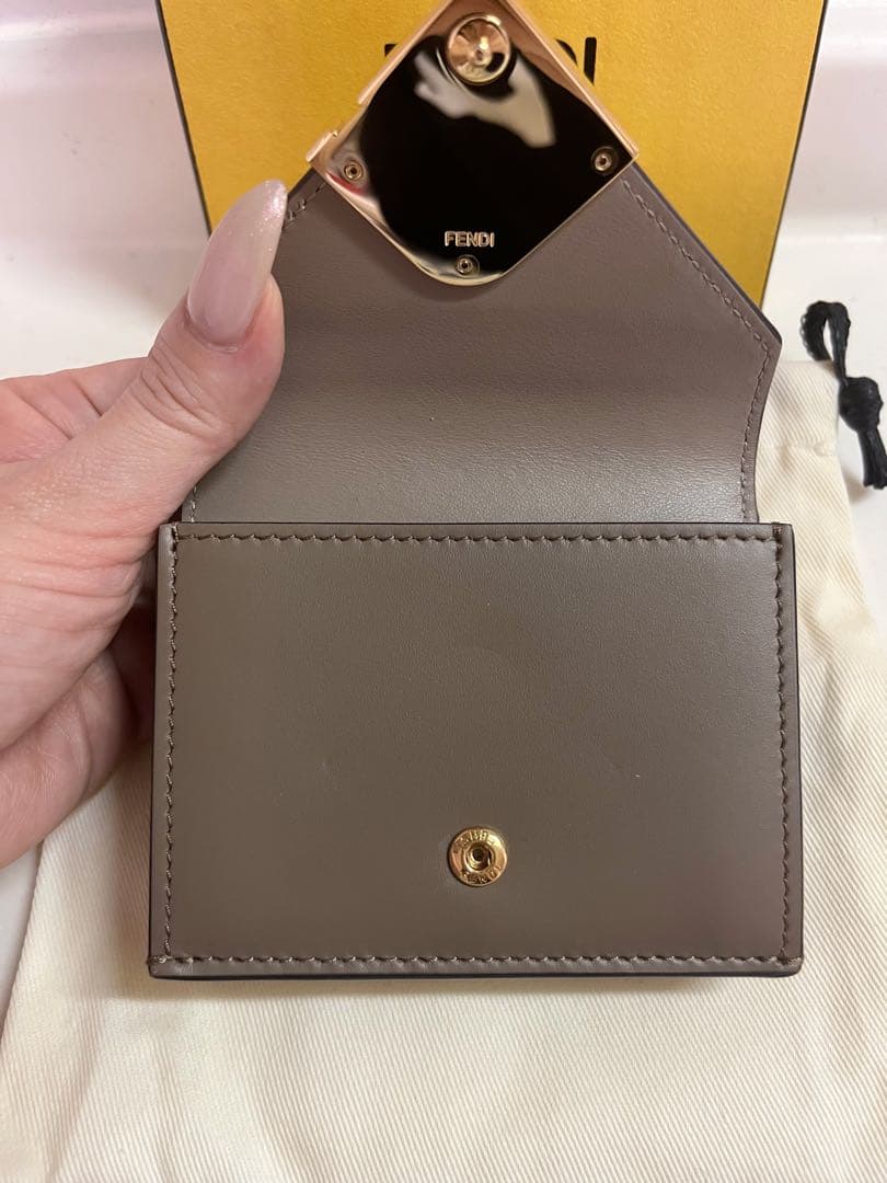 FENDI現行品 三つ折り財布