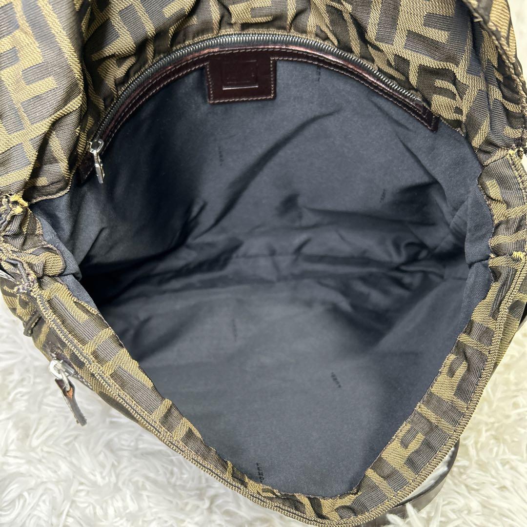 FENDI ズッカ　ショルダーバッグ　ナイロン　レザー　メッセンジャーバッグ