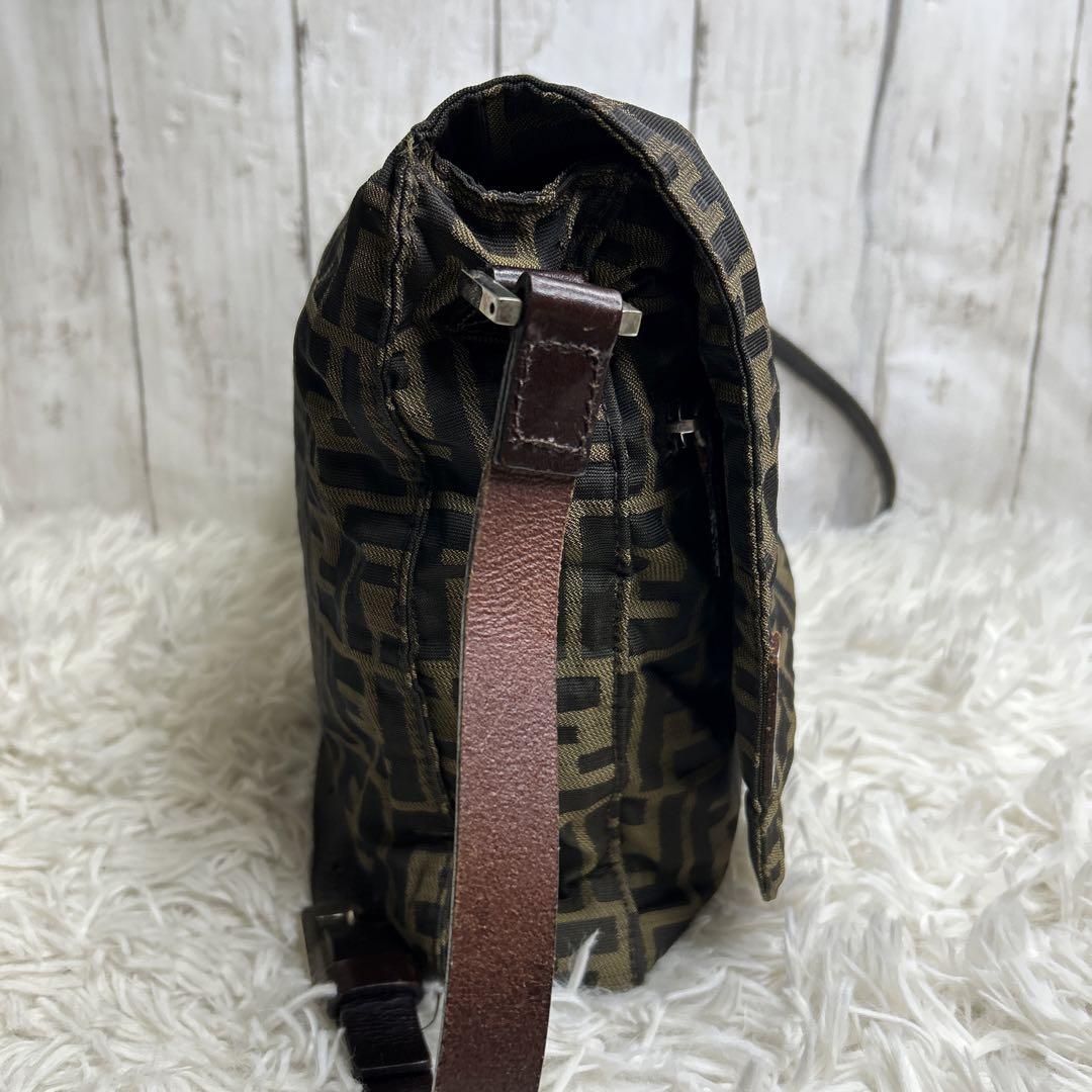 FENDI ズッカ　ショルダーバッグ　ナイロン　レザー　メッセンジャーバッグ