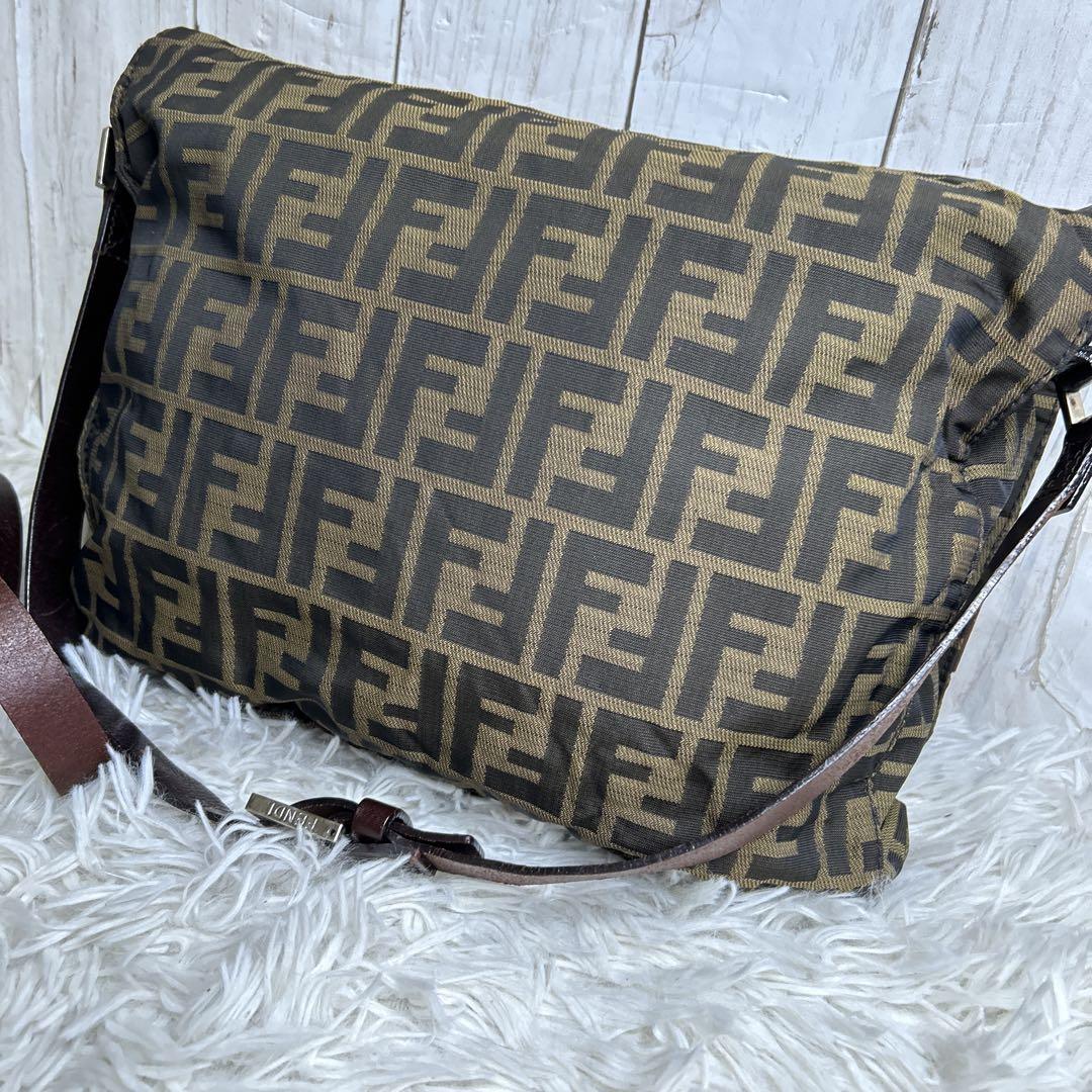 FENDI ズッカ　ショルダーバッグ　ナイロン　レザー　メッセンジャーバッグ