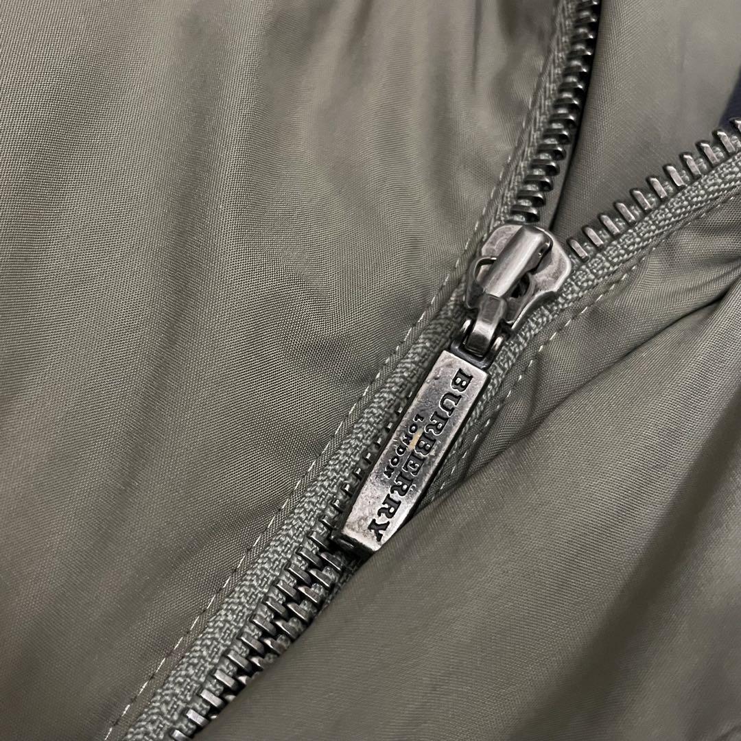 BURBERRY バーバリー　短丈　肉厚　ダウンベスト