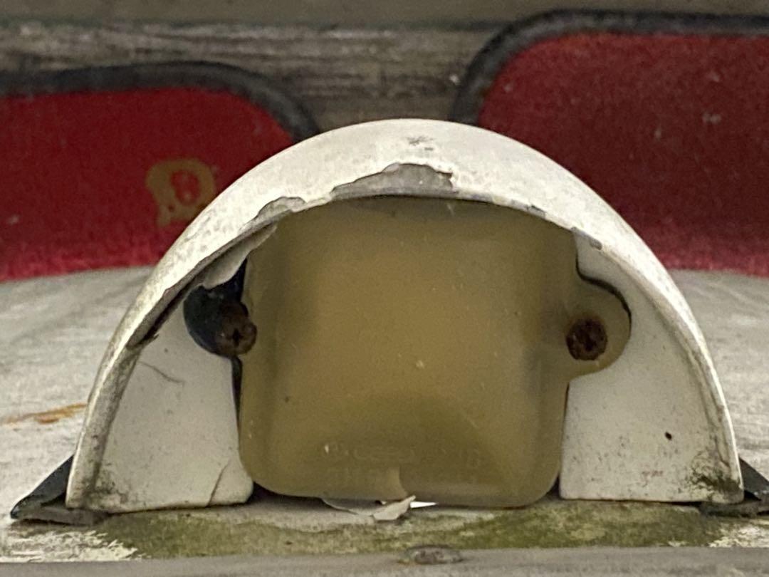 空冷ビートル　6V リアフードです　錆　腐食ありますので要補修です。