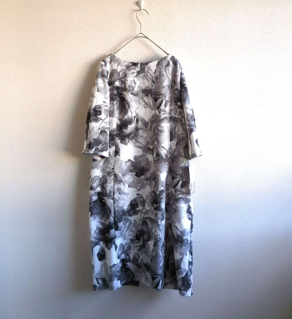 新品　東京ソワール　フラワープリント　フォーマルワンピース