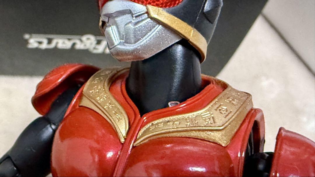 S.H.フィギュアーツ（真骨彫製法）仮面ライダークウガ マイティフォーム セット