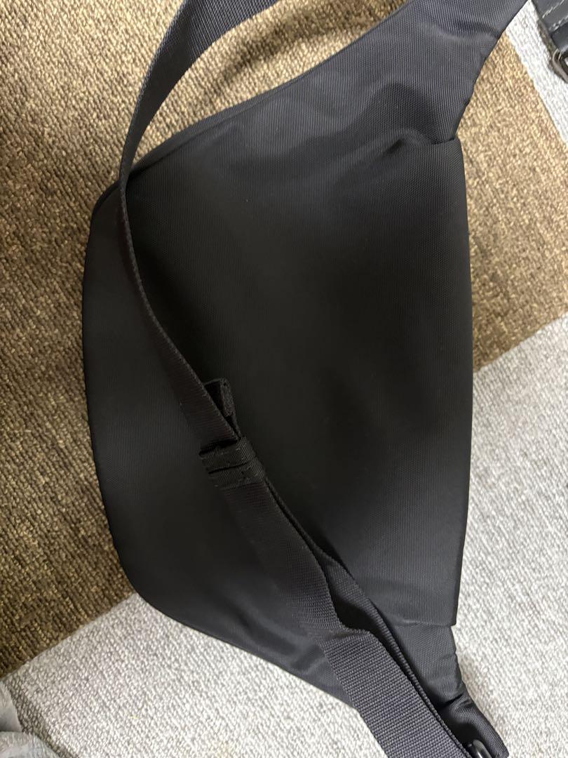 Balenciaga ボディバッグ 黒 ナイロン