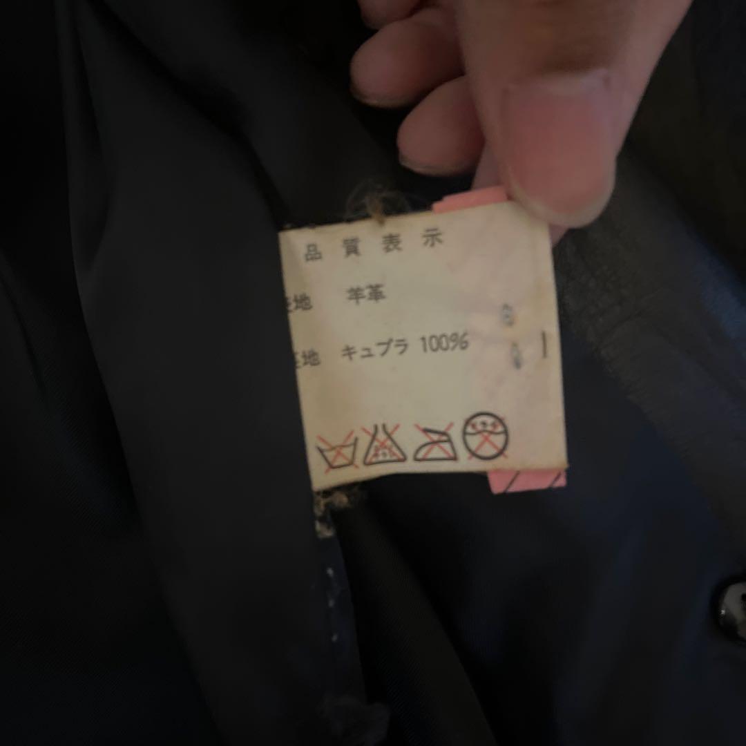 黒いダブルブレストレザージャケット