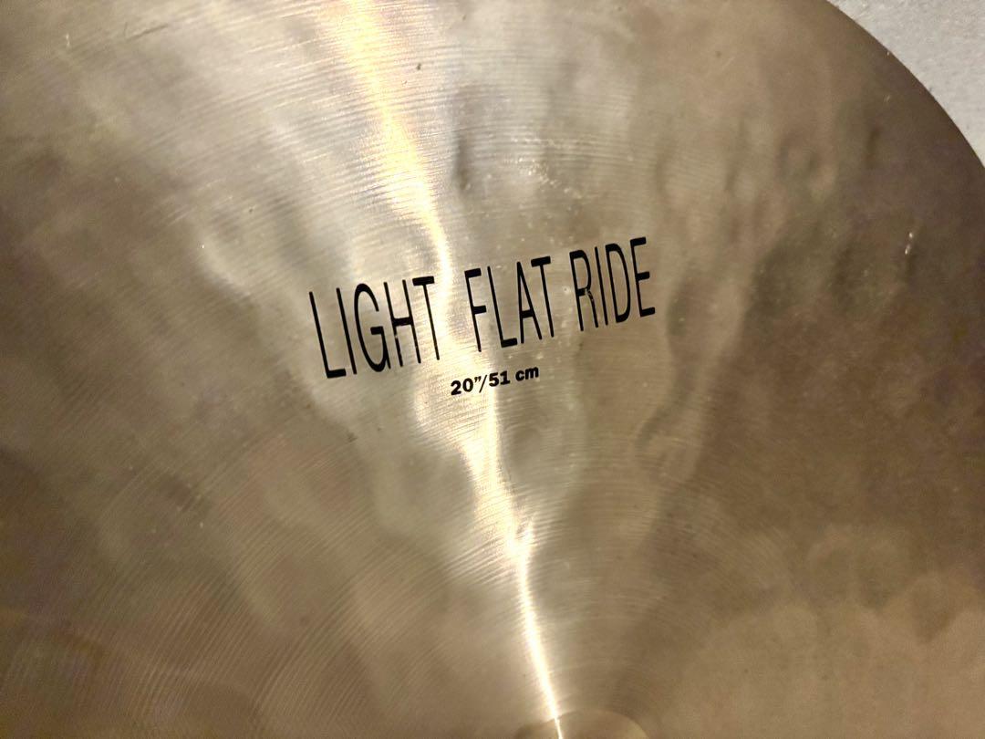 LIGHT FLAT