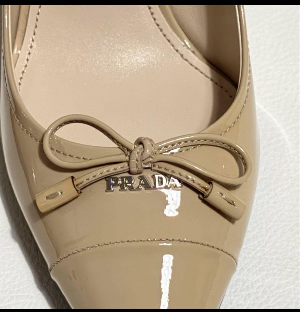 未使用級】PRADAプラダ イタリア製 ベージュ パテントレザー
