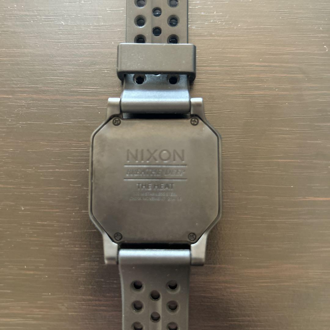 最終お値下げ！美品！箱付き！NIXON デジタル時計