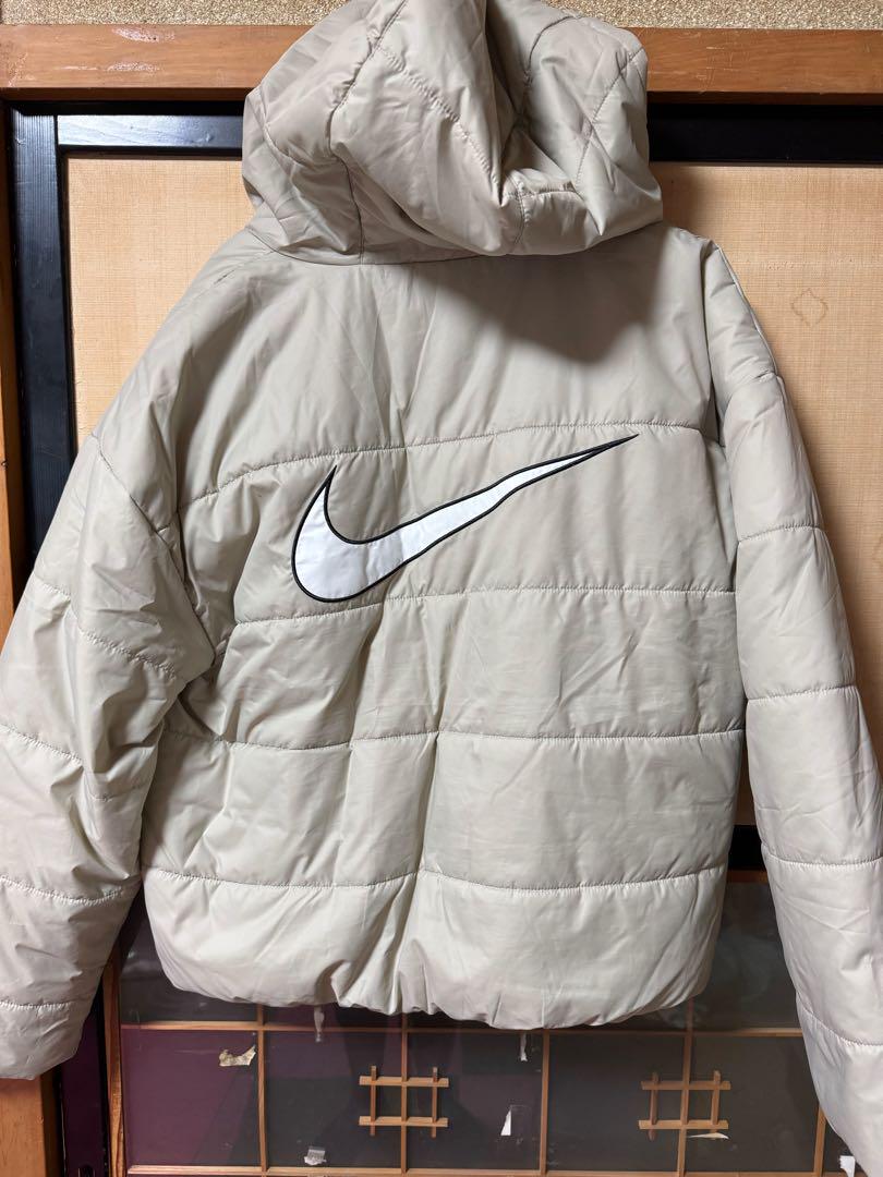 Nike ベージュ ダウンジャケット フード付き