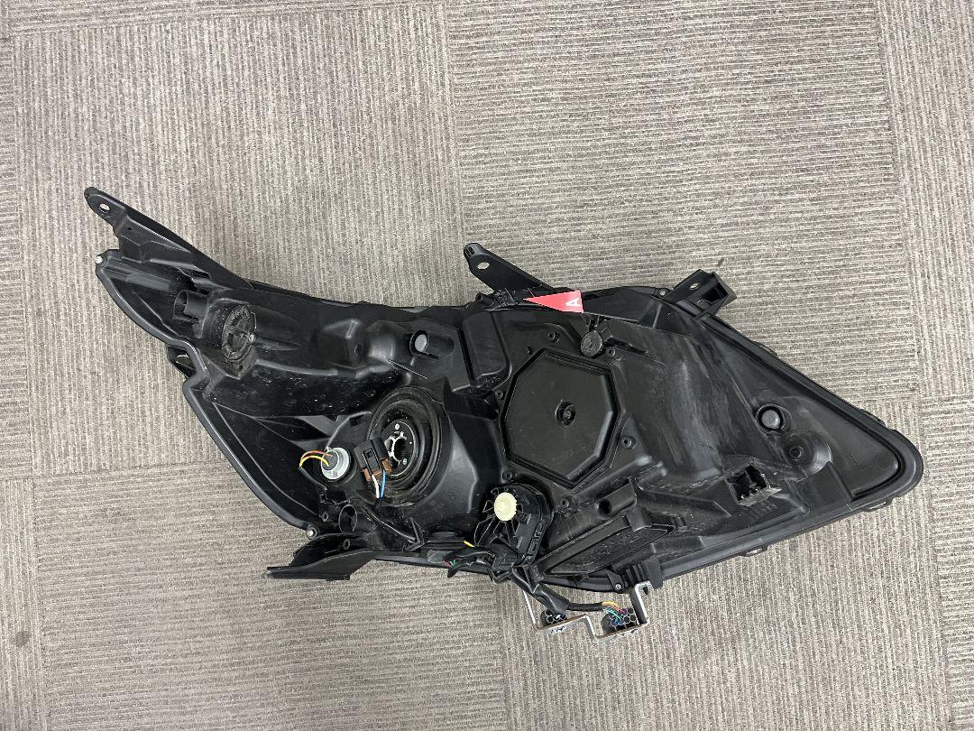 トヨタヴォクシー　80系 商品名：左ヘッドランプユニット