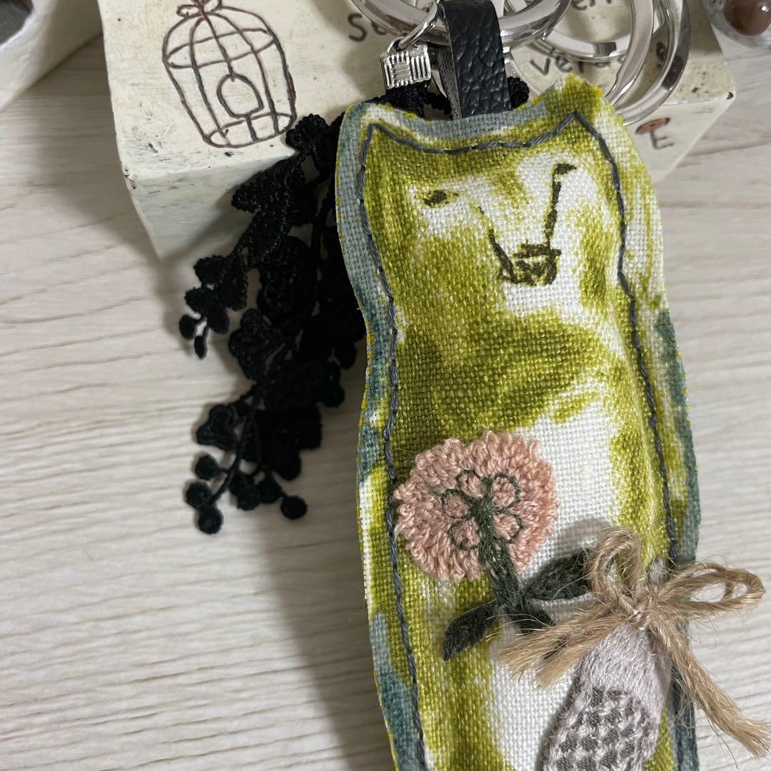 ご専用匿名配送手作りチャームキーホルダー＊ミナペルホネン くまさんとお花