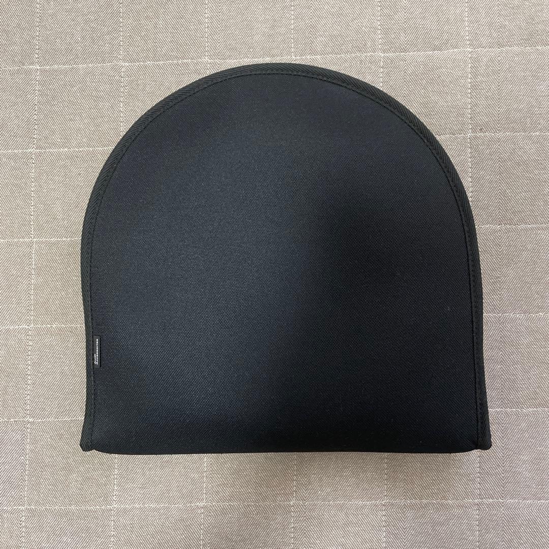 Audi純正　フロントガラスシェード大&ケース　J0ADB8G04