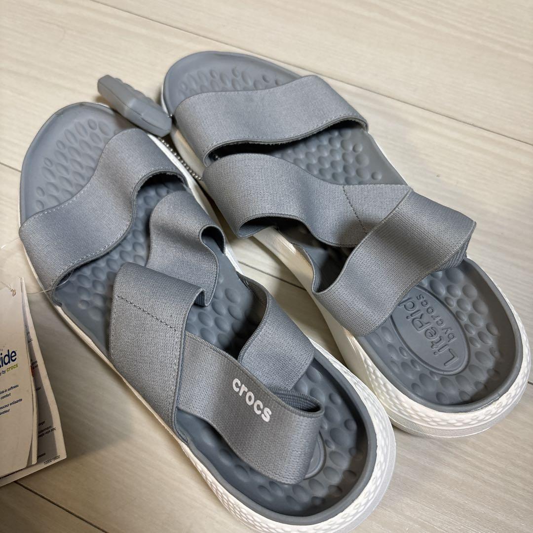 crocs サンダル　グレー