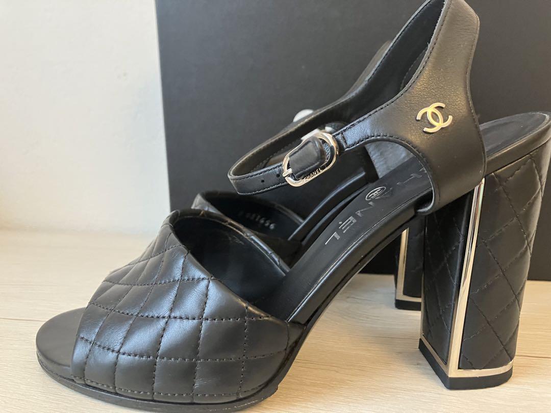 CHANEL マトラッセストラップ付きサンダル