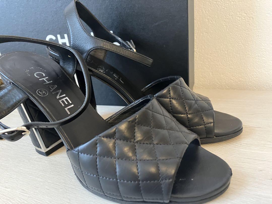 CHANEL マトラッセストラップ付きサンダル