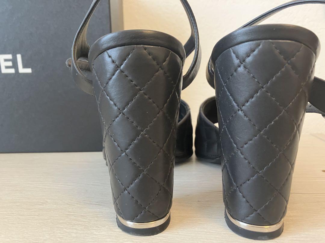 CHANEL マトラッセストラップ付きサンダル