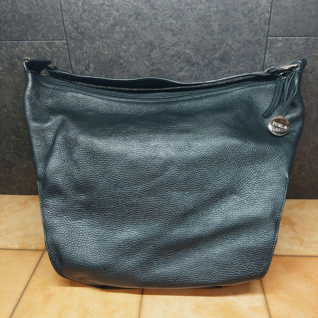 フルラ FURLA ワンショルダーバッグ 本革 シボ革 黒 A4収納可