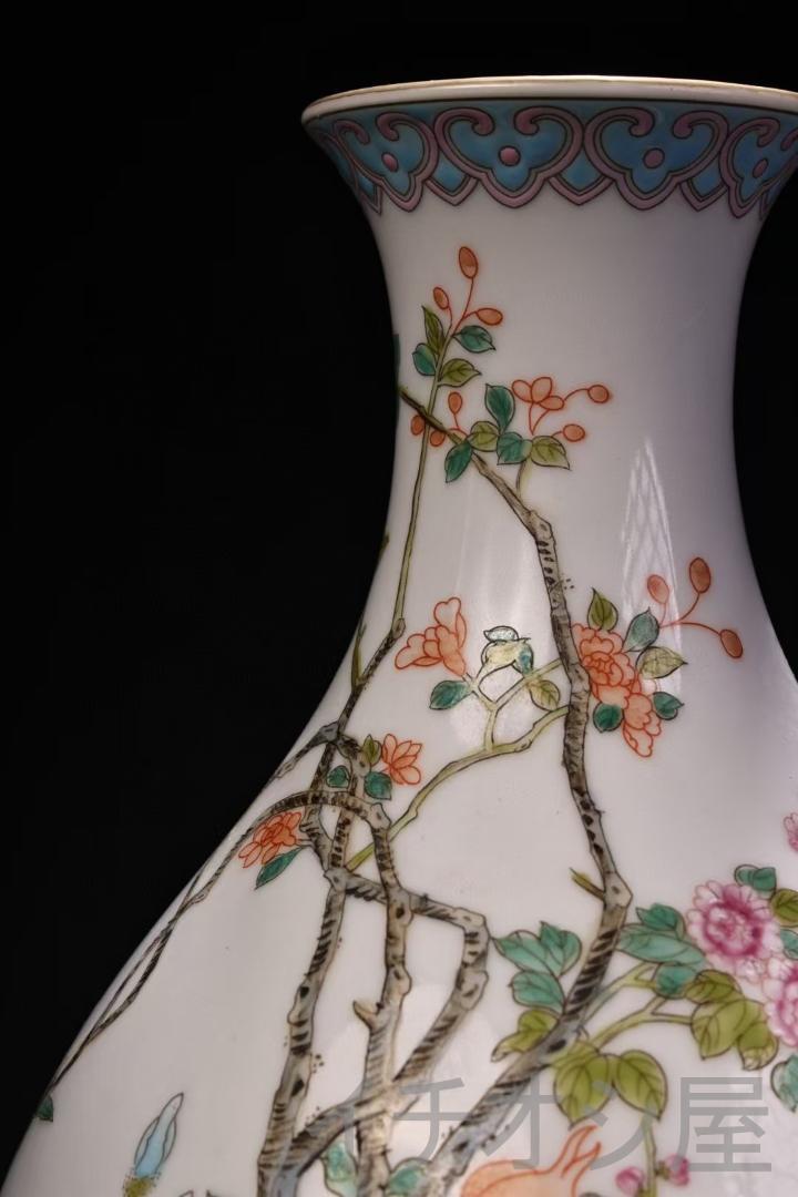 中国古美術・旧蔵粉彩陶磁器の花瓶・純銀の花飾り台座・置物・純手描き・文房具・箱付 中国古美術 珍品旧蔵 粉彩 花瓶 清朝風 純手描き陶磁器 飾壺