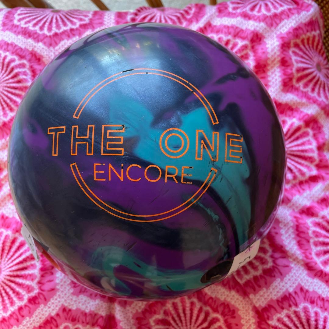 ボウリングボール 紫と青 6.8キロ月32ゲーム1年程使用 ボウリングボール 紫と青 6.8キロ月32ゲーム1年程使用