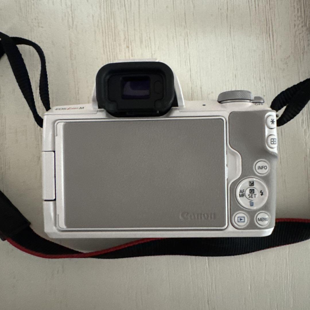 Canon EOS Kiss M ホワイト レンズ2つ付き