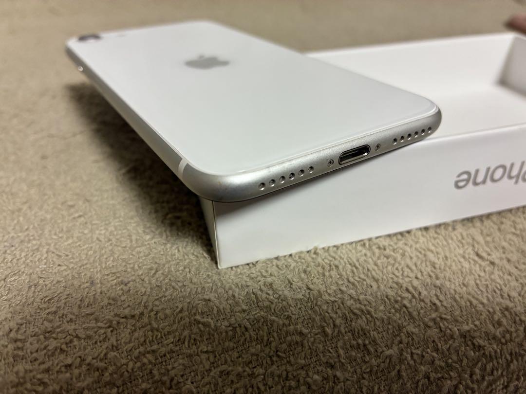 iPhone SE 第2世代 White 64GB docomo 【美品】