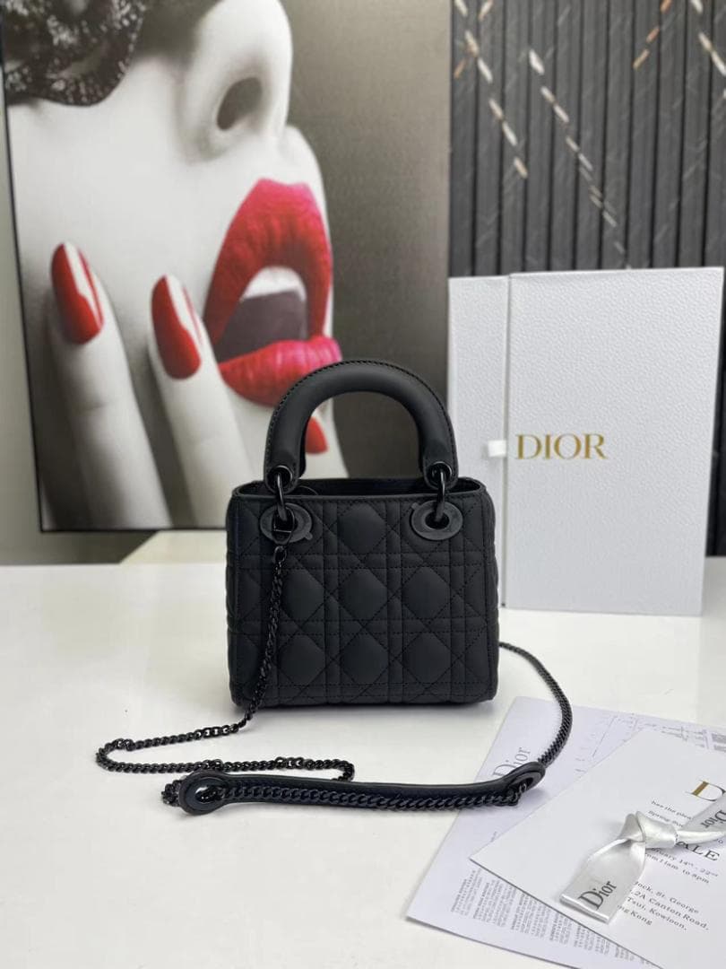 新品 Dior ブラック キルティング ショルダーバッグ 新品 Dior ブラック キルティング ショルダーバッグ