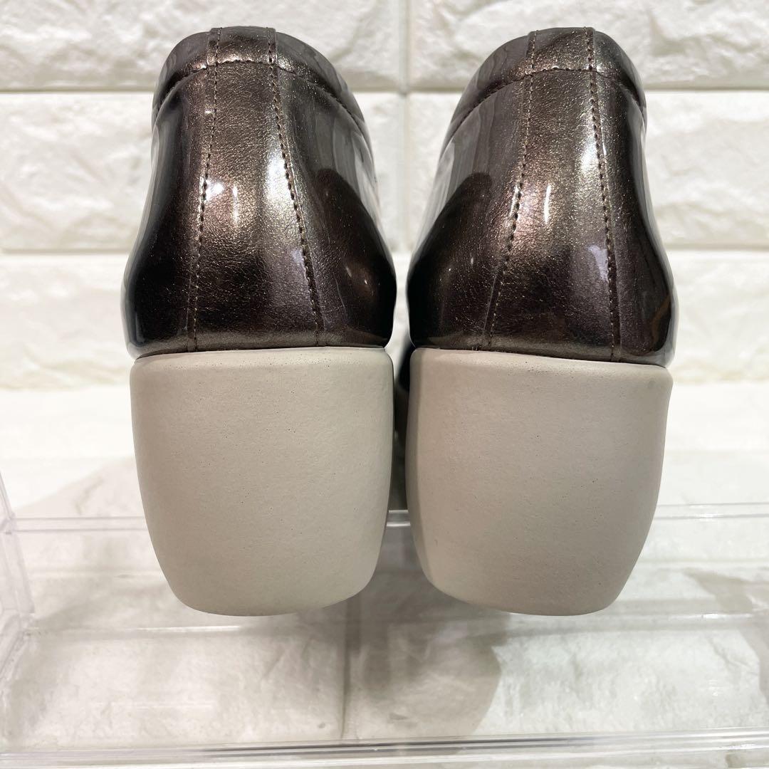 美品✨ヒルズアヴェニュー ウェーブソール エナメルパンプス 24.0