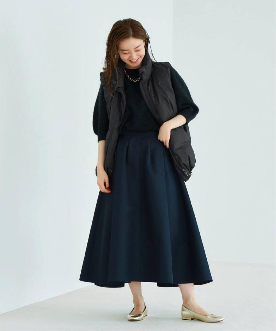 一枚は持っていて損はない黒のダウンベスト