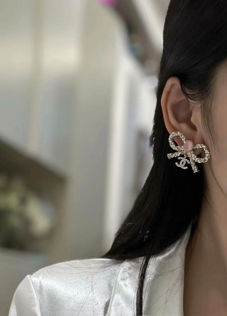 リボン型ピアス ピンクストーン付きCHANEL