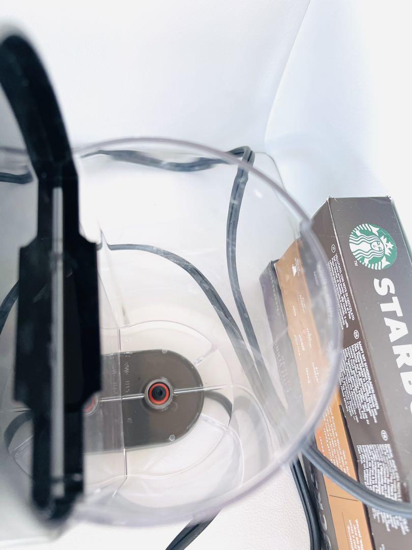 【美品】ネスプレッソ ピクシーツーチタン コーヒーメーカー ➕ケース2021年