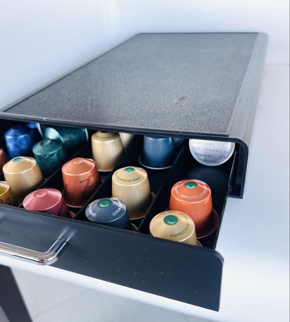 【美品】ネスプレッソ ピクシーツーチタン コーヒーメーカー ➕ケース2021年