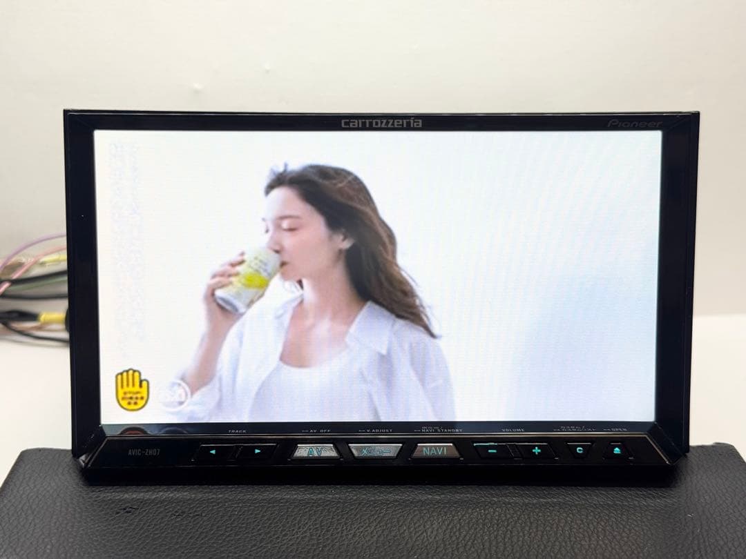 タッチパネル新品 AVIC-ZH07 新品ファン 2011年地図 カロッツェリア