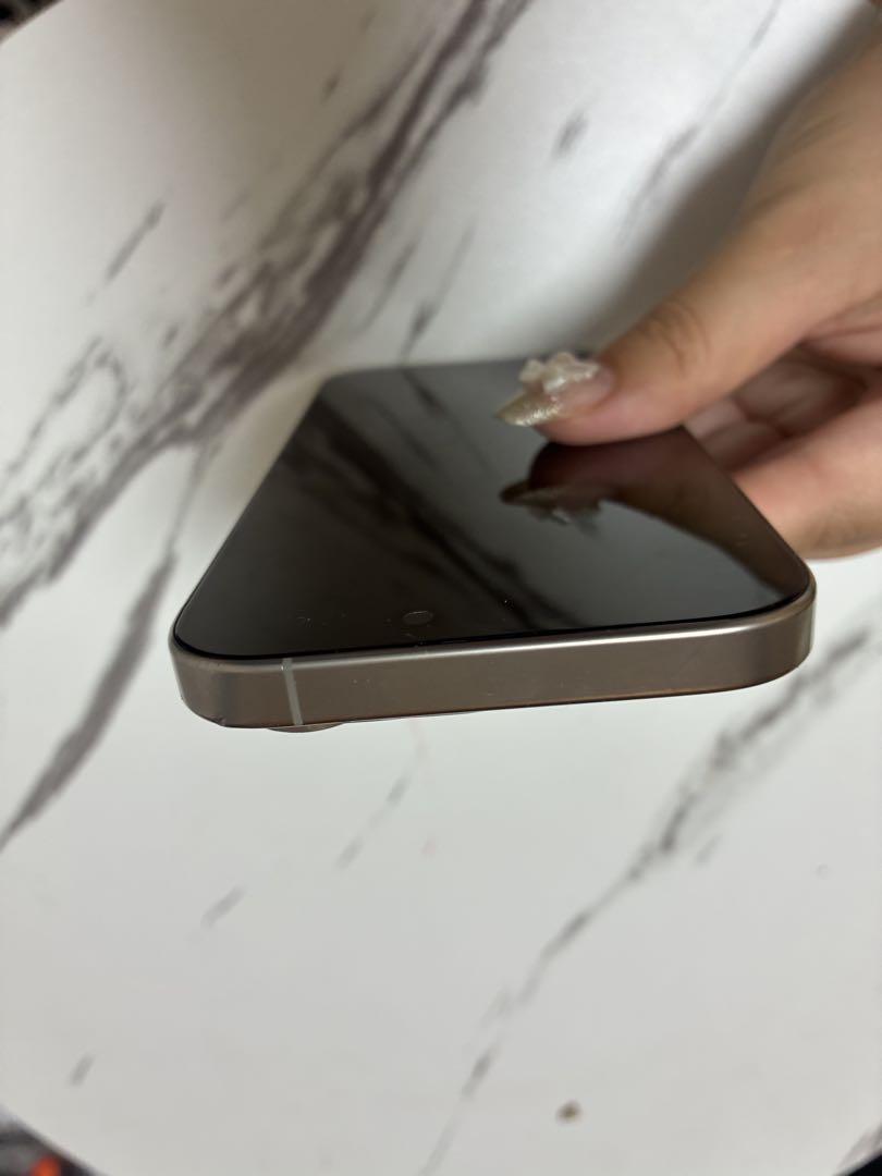 iPhone 16Pro シルバー