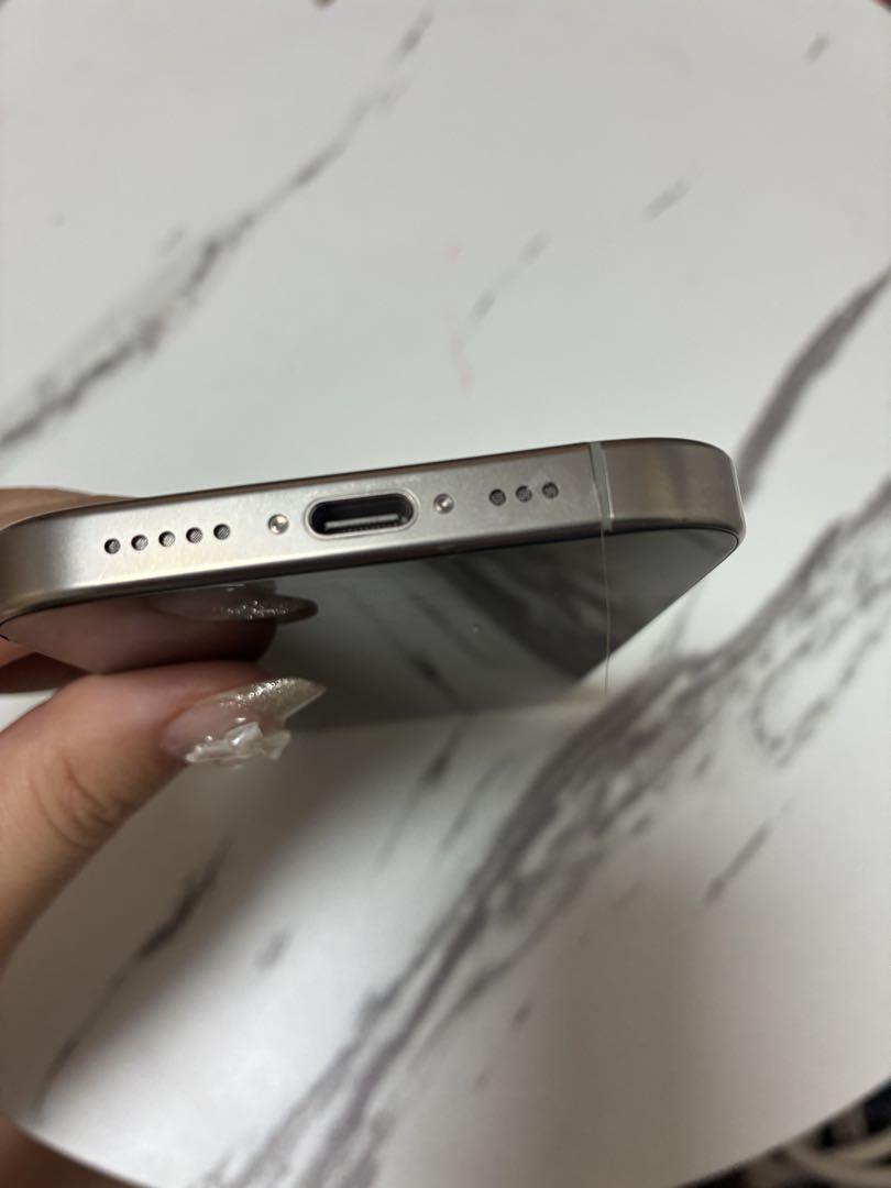 iPhone 16Pro シルバー