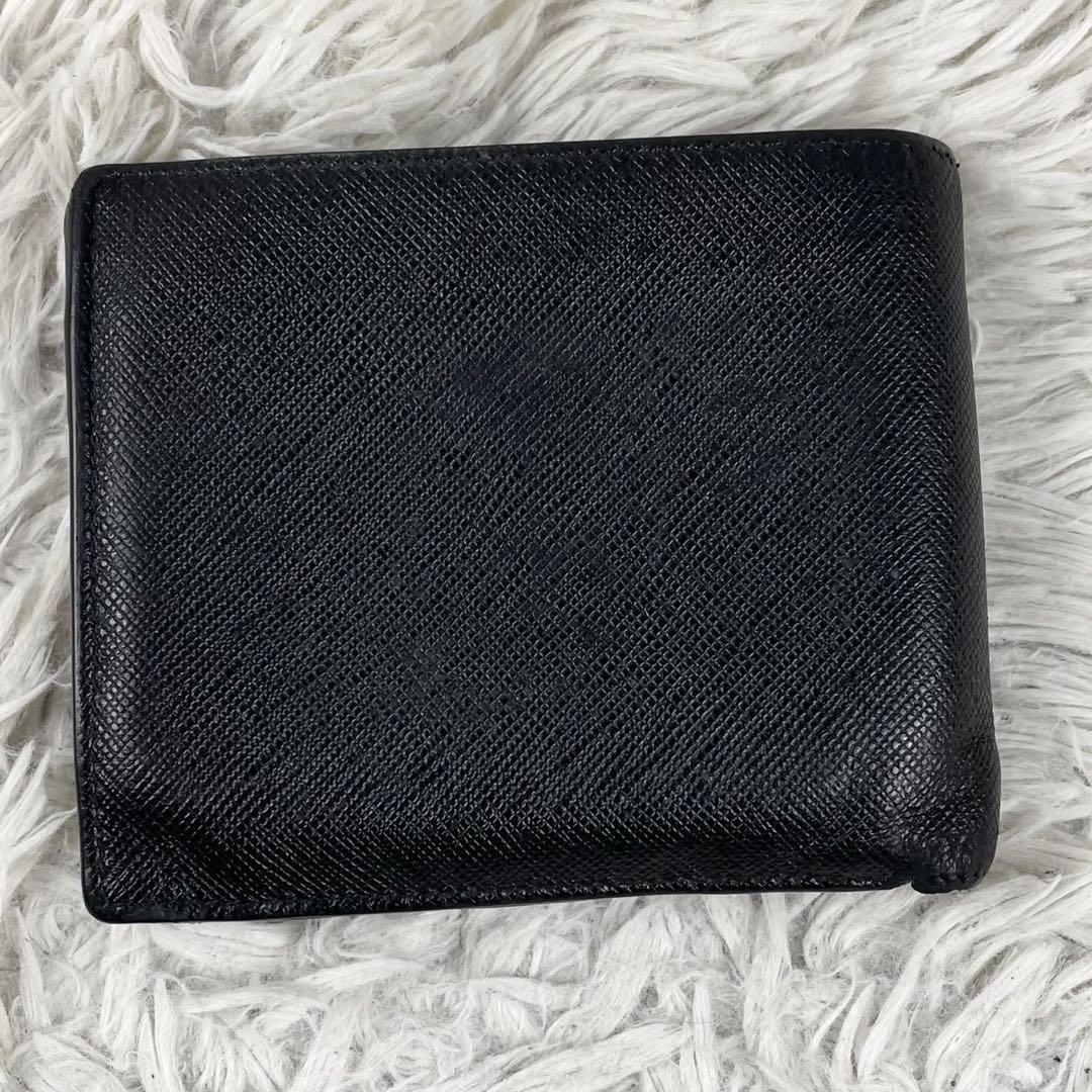美品 プラダ レザー 折り財布 ロゴ型押し ロゴ金具 ホック