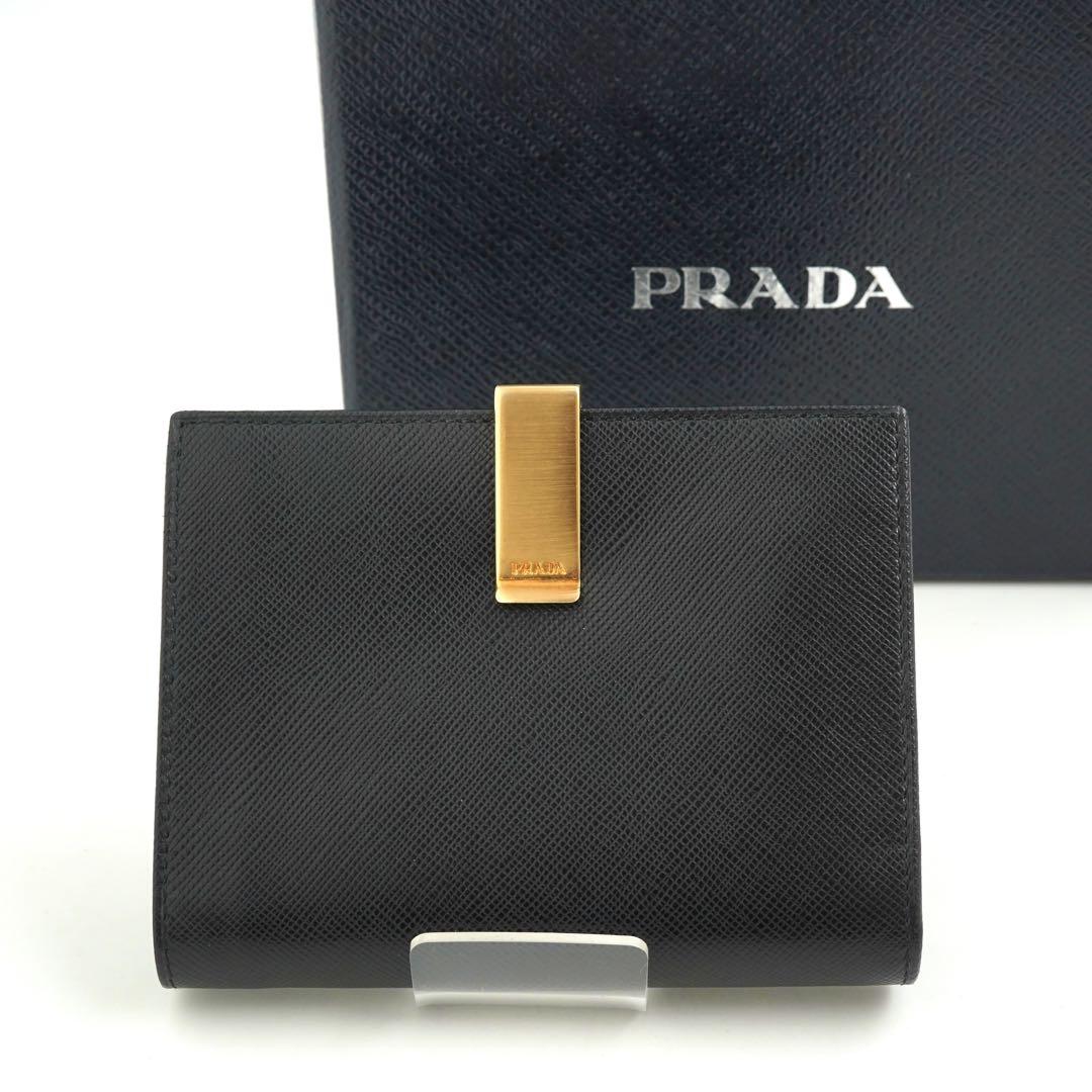 ✨新品未使用・箱保証書付き✨ PRADA ミニ財布 三角プレート