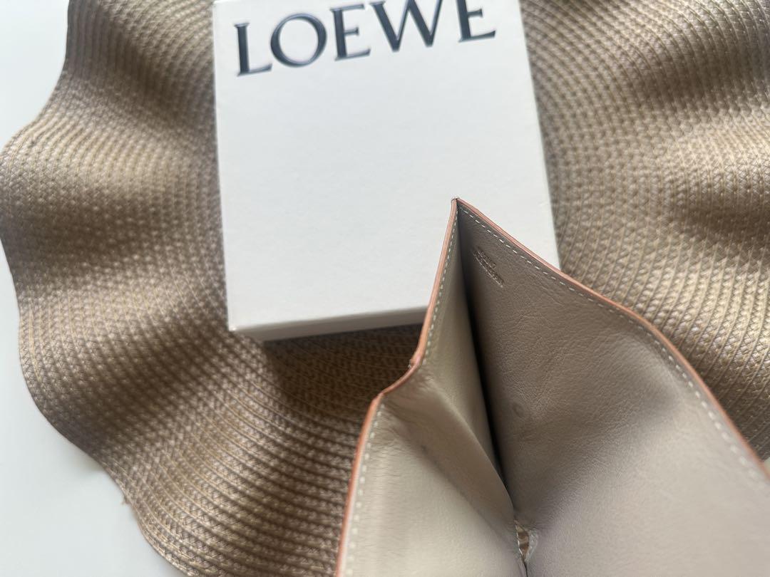 【キャメル】LOEWE ベージュ トライフォールド ウォレット アナグラム