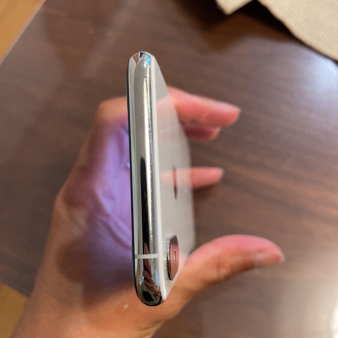 iPhone Xs Silver 64 GB SIMフリー 美品 ケース付 k9c1H-m49406733350 大特価低価