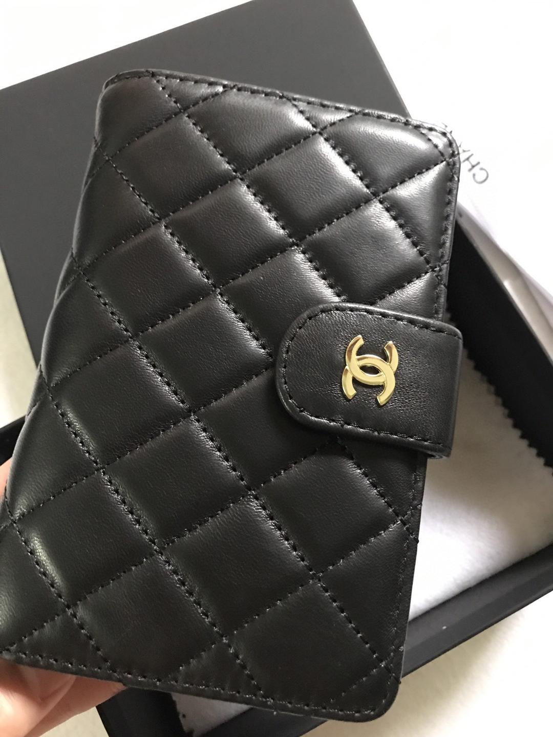 極美品シャネル ブラック ゴールド金具 二つ折り財布 シャネル CHANEL 三つ折り財布 マトラッセ ゴールド金具 ミニ