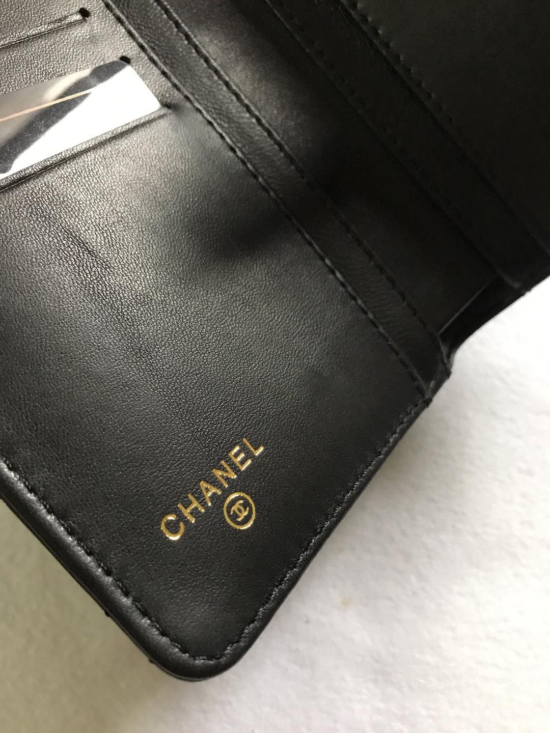 極美品シャネル ブラック ゴールド金具 二つ折り財布 - メルカリ