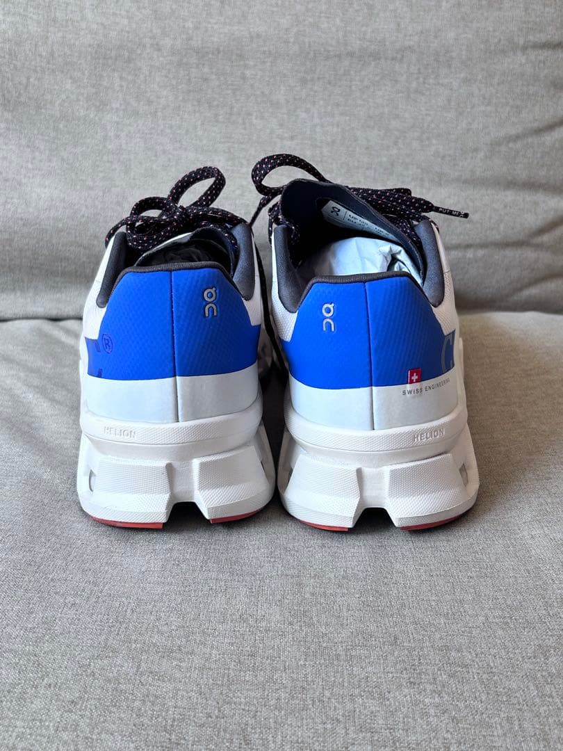 On Cloudmonsterスニーカー