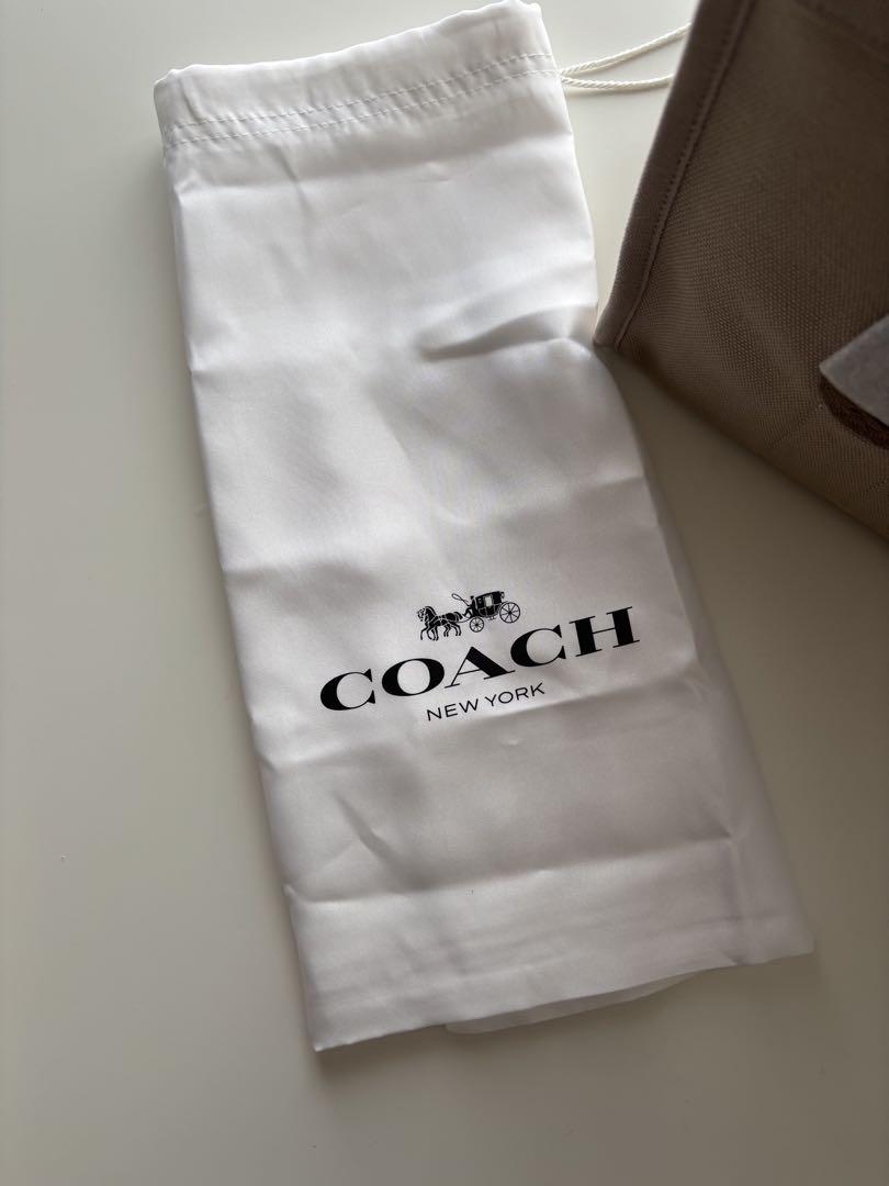 COACH ベージュ ロゴ柄 ショルダーバッグ - メルカリ