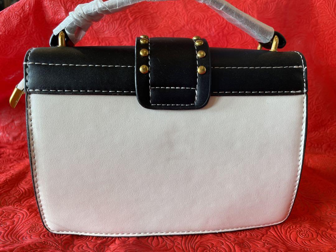 新品レア！超ゴージャス！海外ブランド・ショルダーバッグ（White）