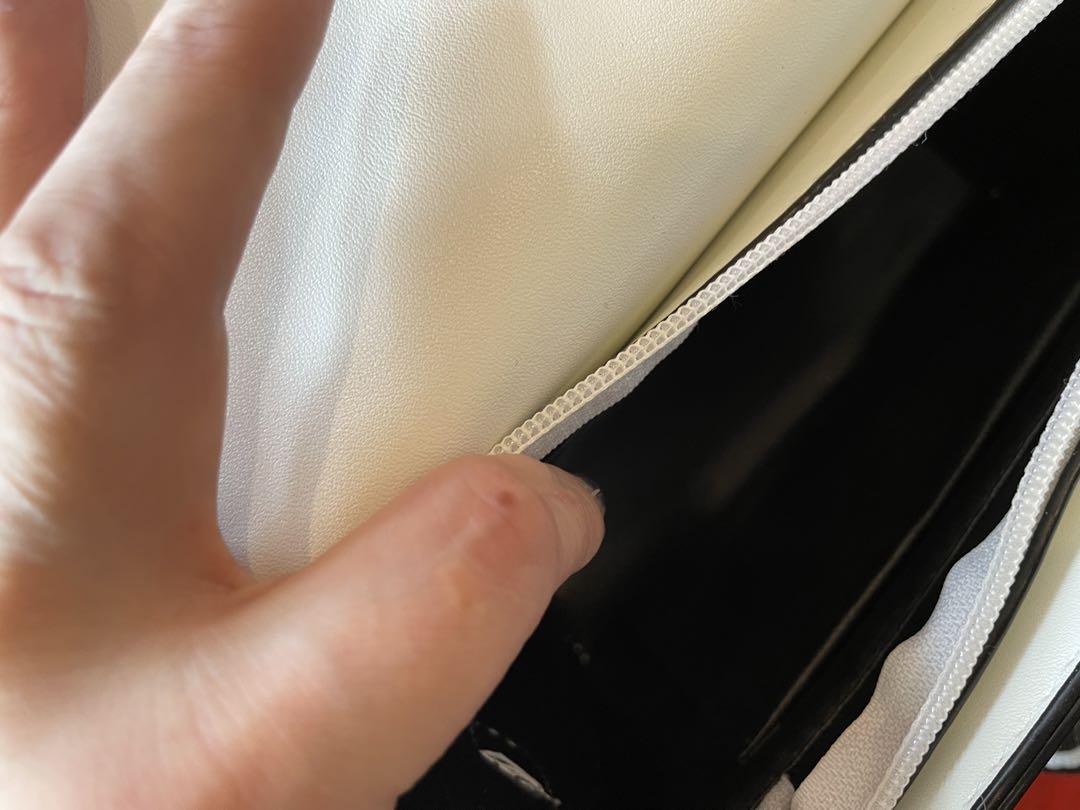 新品レア！超ゴージャス！海外ブランド・ショルダーバッグ（White）