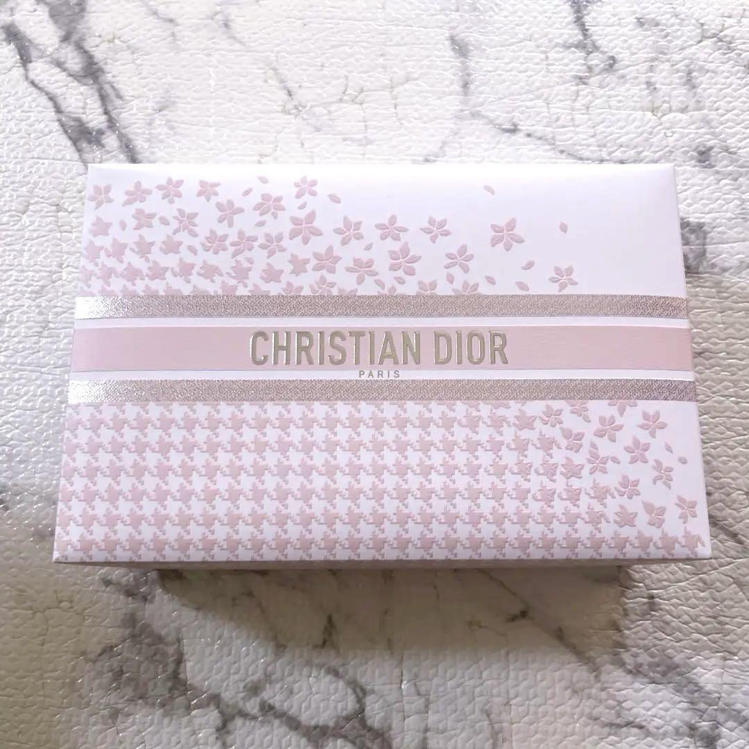 新品未使用！お得なDior Miss Dior ギフトボックス 新品未使用 DIOR ディオール ギフトボックス - メルカリ