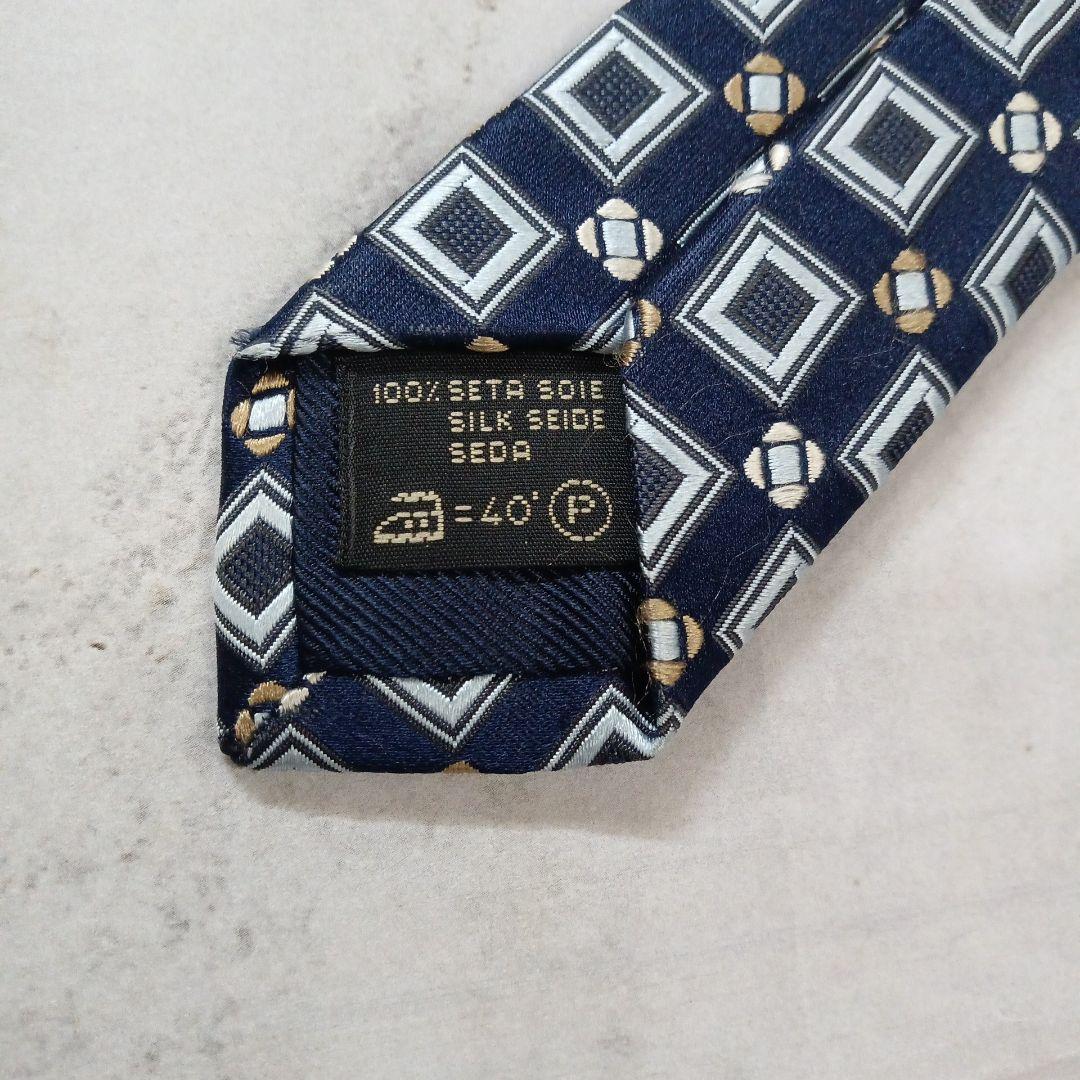 エルメネジルドゼニア ネクタイ ダークネイビー ソリッド エルメネジルド・ゼニア ネクタイ 紺基調 幾何学 高級 上品 絹
